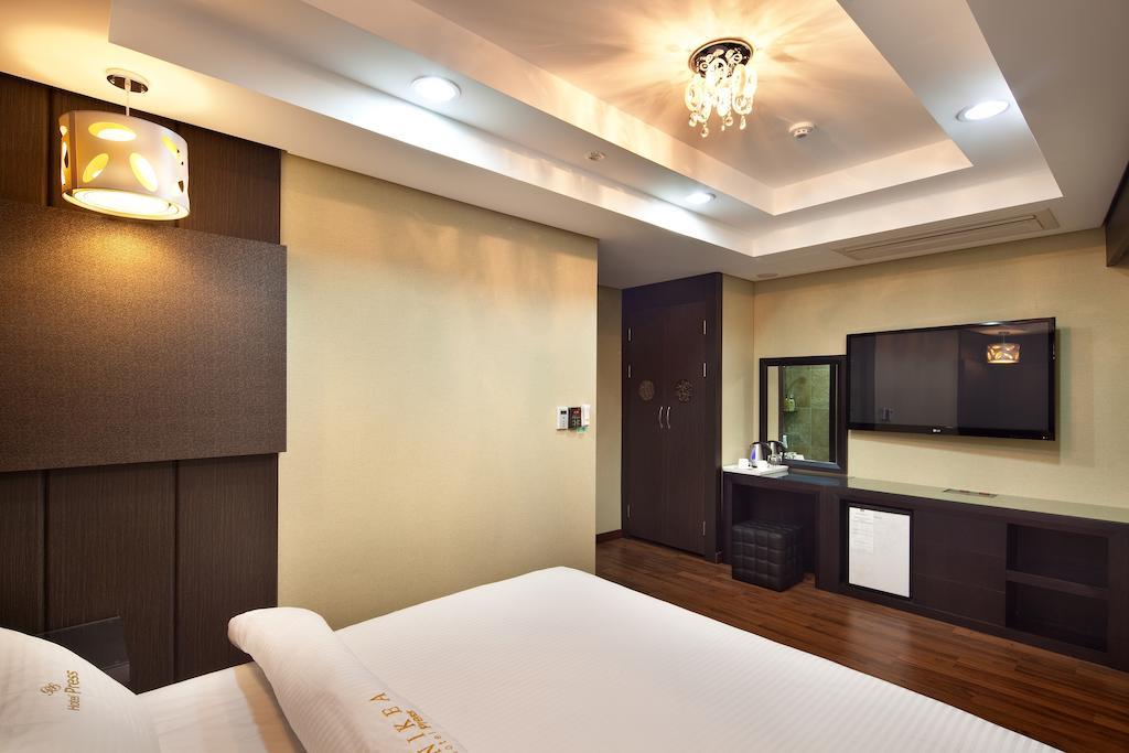 Press Hotel Μπουσάν Δωμάτιο φωτογραφία